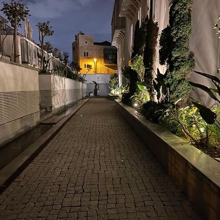 Laura Compound- Authentic 1 Bedroom Charming & Specious 特拉维夫 外观 照片
