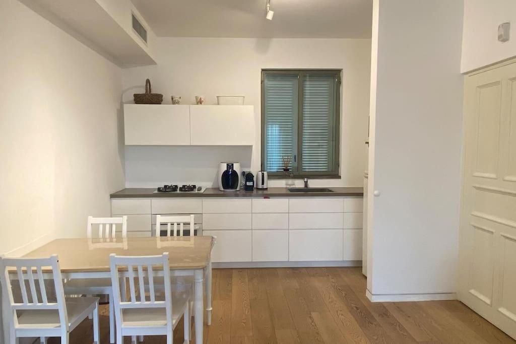 Laura Compound- Authentic 1 Bedroom Charming & Specious 特拉维夫 外观 照片