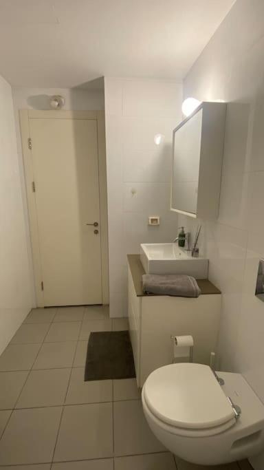 Laura Compound- Authentic 1 Bedroom Charming & Specious 特拉维夫 外观 照片