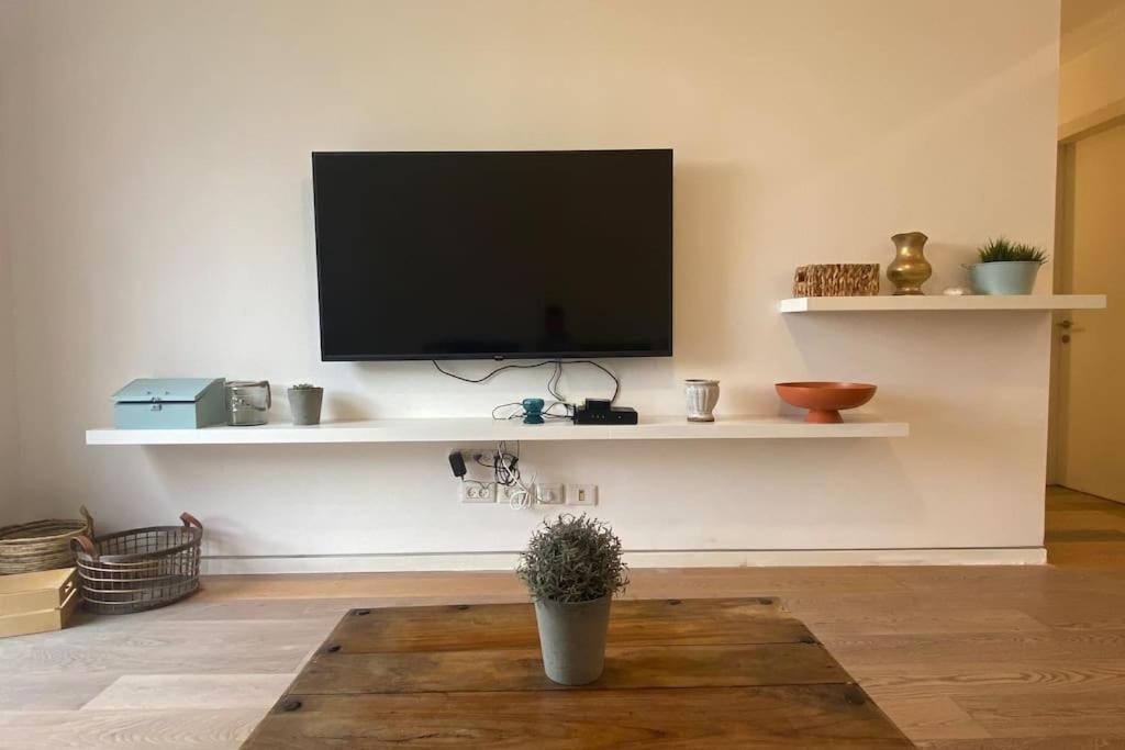 Laura Compound- Authentic 1 Bedroom Charming & Specious 特拉维夫 外观 照片