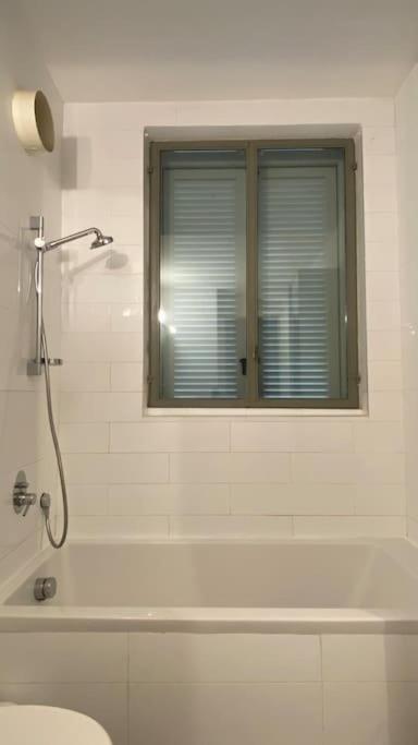 Laura Compound- Authentic 1 Bedroom Charming & Specious 特拉维夫 外观 照片
