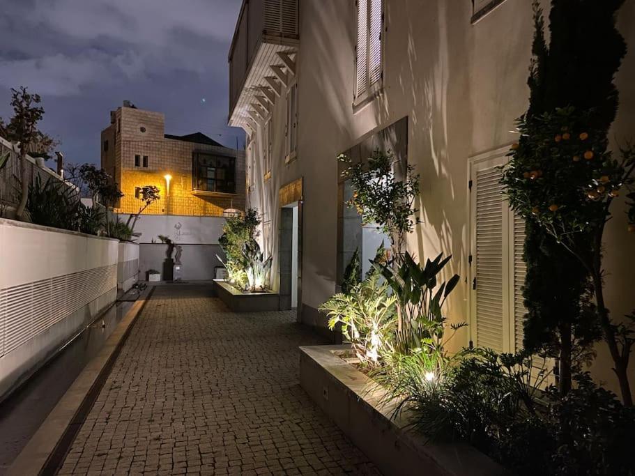 Laura Compound- Authentic 1 Bedroom Charming & Specious 特拉维夫 外观 照片